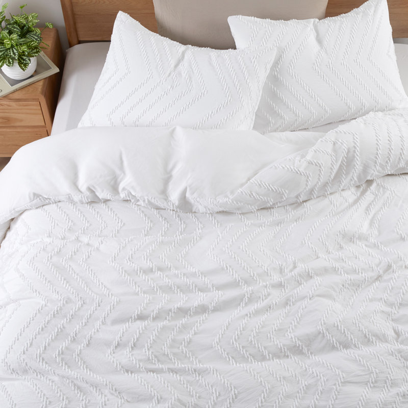Averyonna Reversible Geometric Embroidered Duvet Cover Set – Soft Polyester with Easy Zipper Closure, Wave White