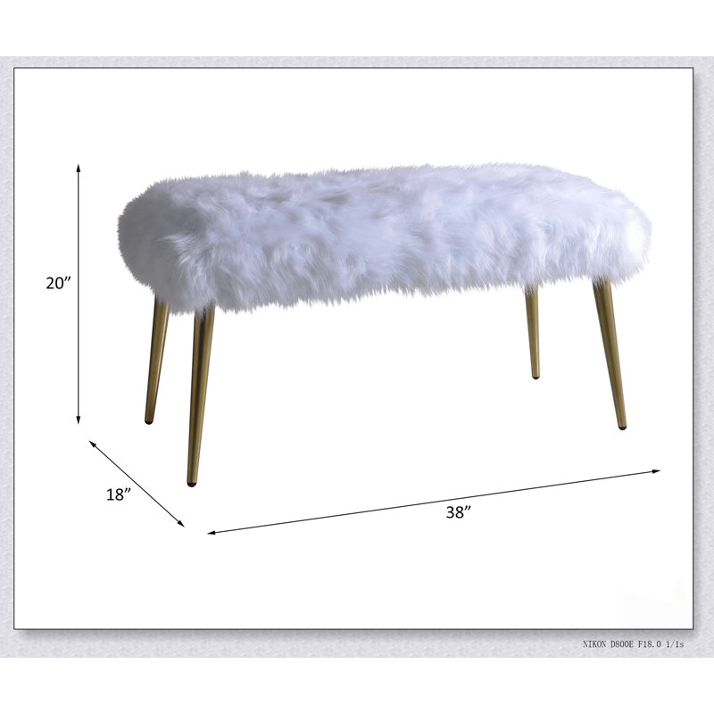 Luxueux banc en fausse fourrure avec pieds en métal doré, parfait pour une décoration intérieure élégante et des sièges confortables