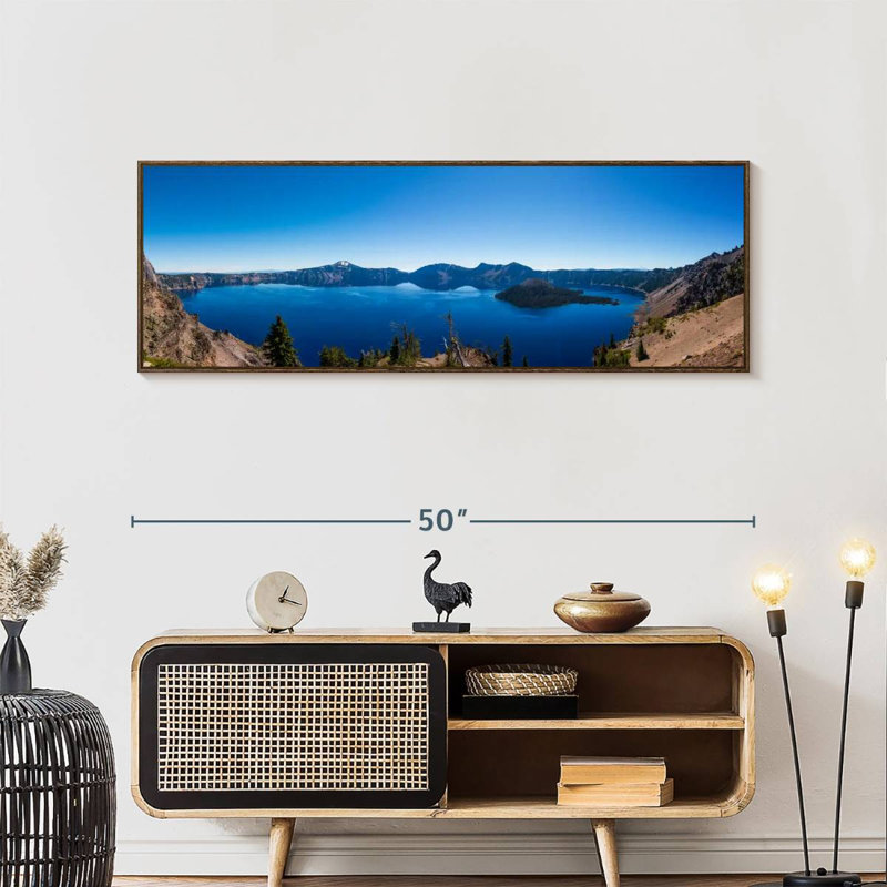Horizon bleu du lac de cratère, Cadre flottant noyer, 49" X 17"