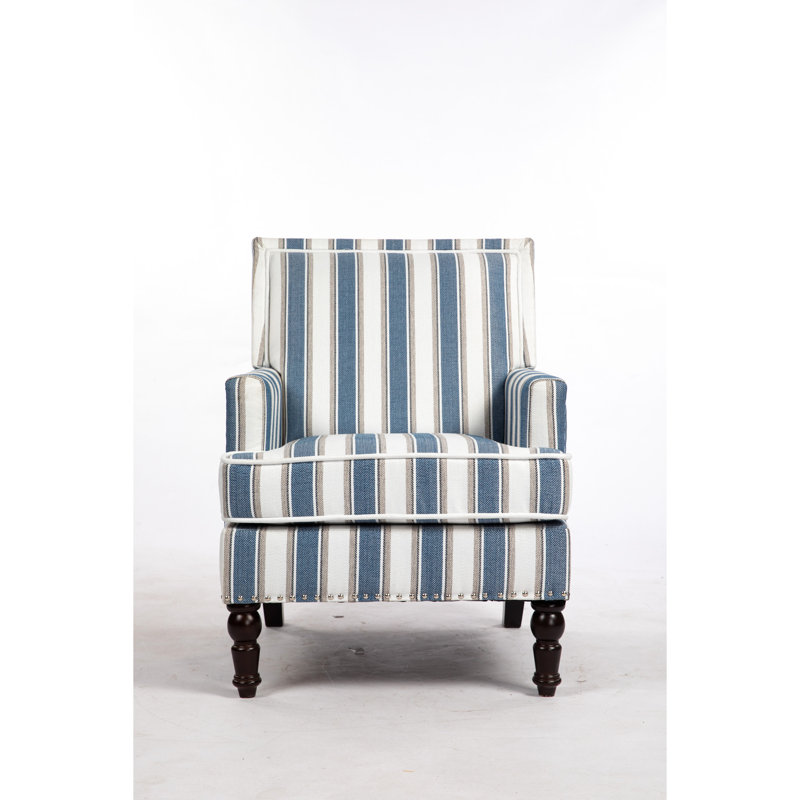 Fauteuil de salon vintage avec lin rayé bleu et blanc, garniture cloutée et fauteuil confortable pour la chambre