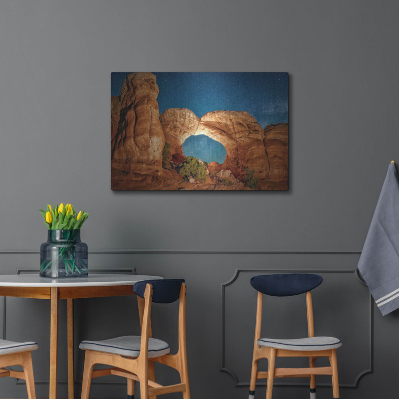 «Night Sky with Camellike Rock Formations» par Lena Owens, art mural en métal, 16 po x 12 po, H 24 po x l 36 po