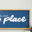 Enseigne murale bleue Happy Place 36 po