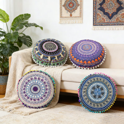 Ensemble de 4 taies d'oreiller à imprimé mandala 17 po x 17 po Housse de coussin en fibre de polyester avec pompons