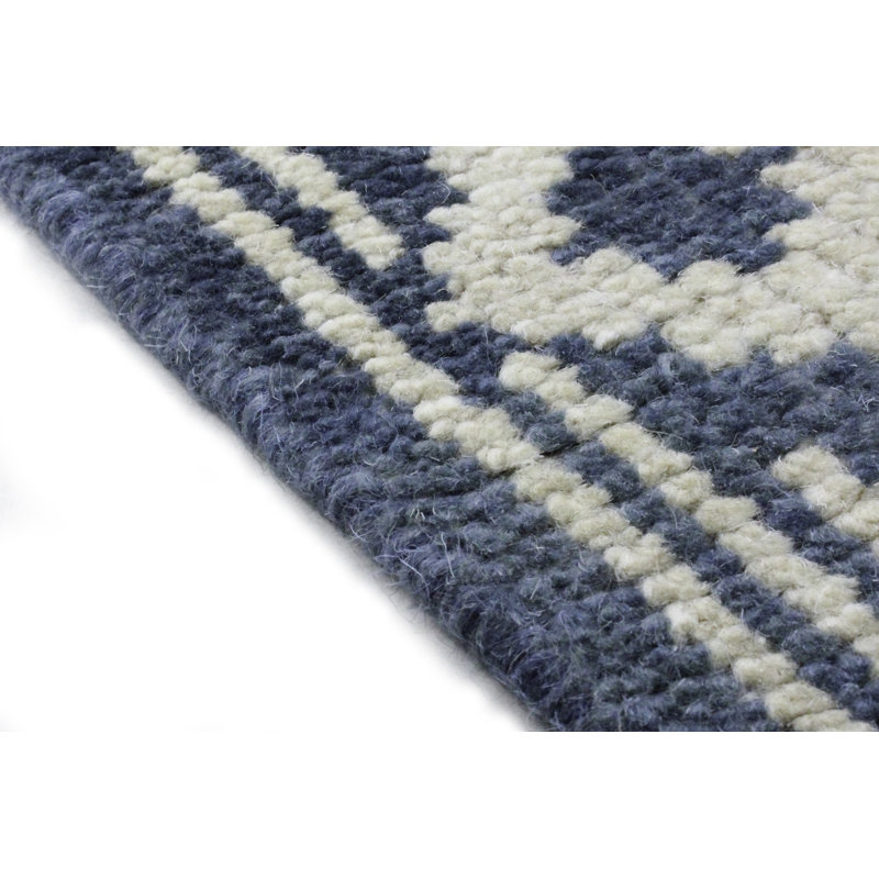 Ivory and Blue Hand-Knotted Wool Oriental Rug 5' x 7'
