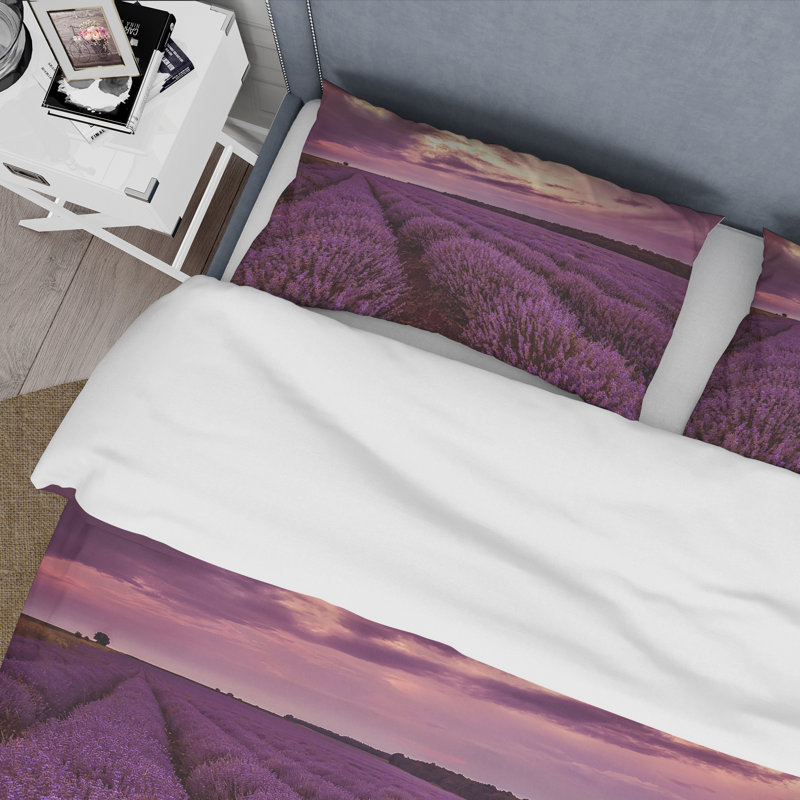 Sunrise & Dramatic Clouds Over Lavender Field III - Ensemble de housse de couette Farmhouse - Microfibre de polyester