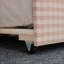 Lit de jour adorable simple en tissu de lin en forme de vague avec passe-tringle et port USB, aucun sommier nécessaire-921835038