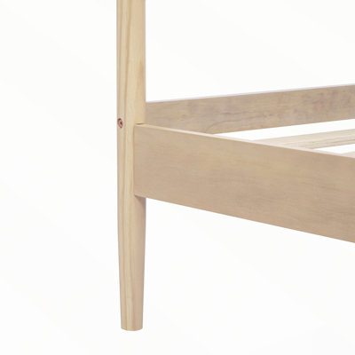 Lit en bois massif avec tête de lit en rotin et pieds de soutien en bois