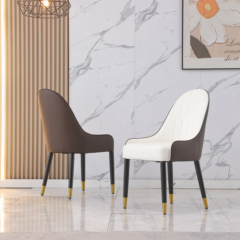 Chaise de salle à manger avec revêtement en similicuir et pieds en métal