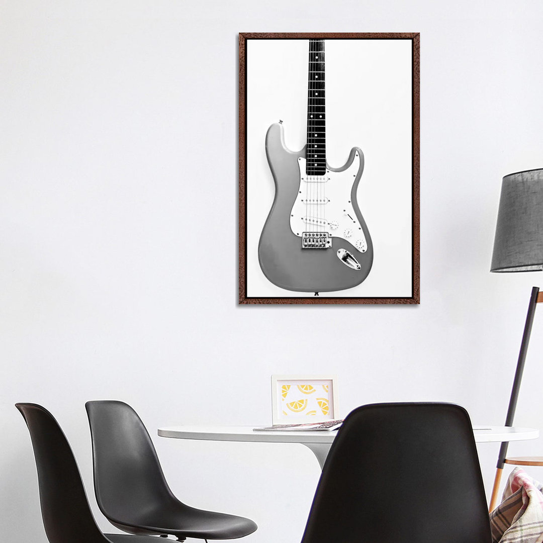 Schwarze und weiße Gitarre von Tom Quartermaine - Galerie-verpackte Leinwand Giclée auf Leinwand