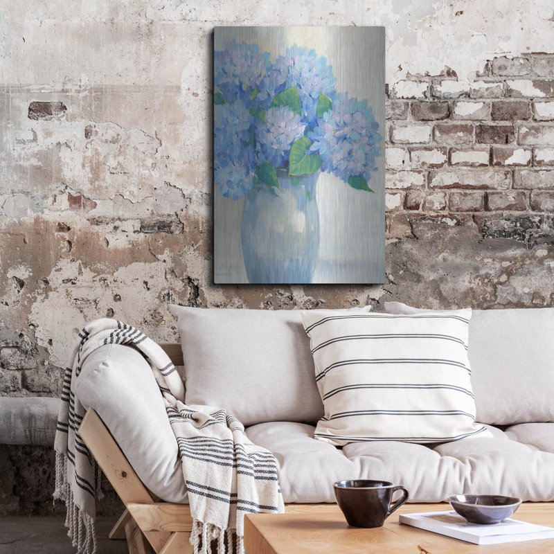 Art mural en métal «Blue Hydrangeas in Vase I» par Tim O'Toole, H 16 po x l 12 po