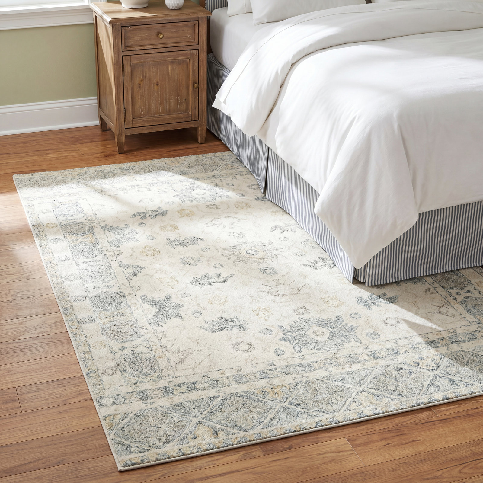 Aden Ivory Hand-Hooked Wool Oriental Rug, Rectangle 5' x 7'6"