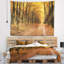 Tapisserie de forêt et suspension murale chemin en jaune automne-28489305