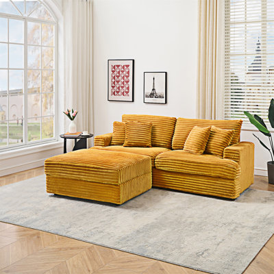 Canapé rembourré avec repose-pieds et coussins décoratifs