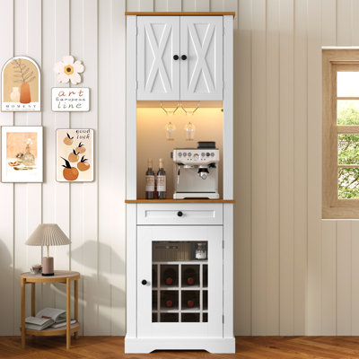 Bar à café Farmhouse de 22,44 po de largeur, bande lumineuse à DEL avec 60 000 couleurs RVB, porte de grange, portes transparentes en acrylique, porte-bouteilles et porte-verres, tablette réglable, buffet pour la salle à manger de la cuisine