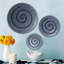 Grande décoration murale ronde en grès et verre avec motif en spirale, gris-1515221366