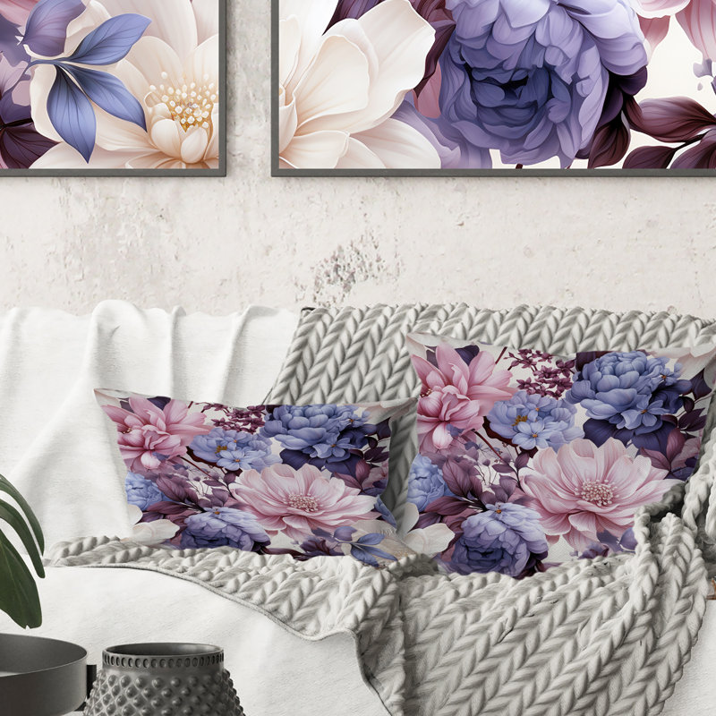 Coussin décoratif à imprimé floral bleu et mauve, H 16 po x l 16 po
