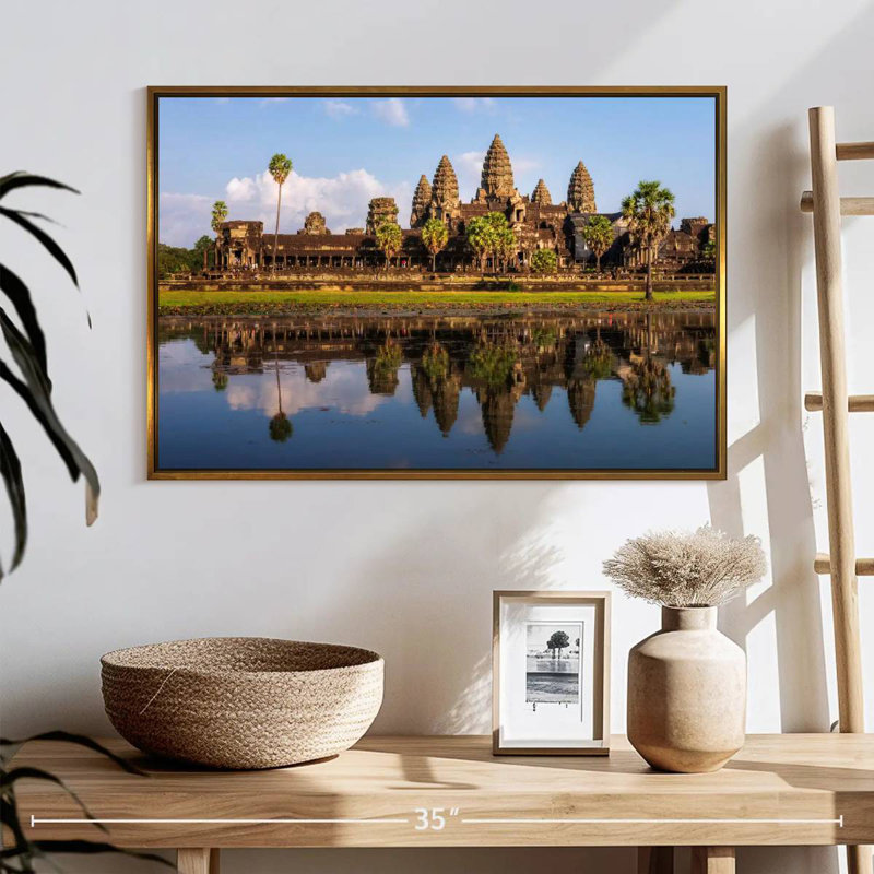 Angkor Wat Reflection, 25 po x 17 po, Cadre flottant doré