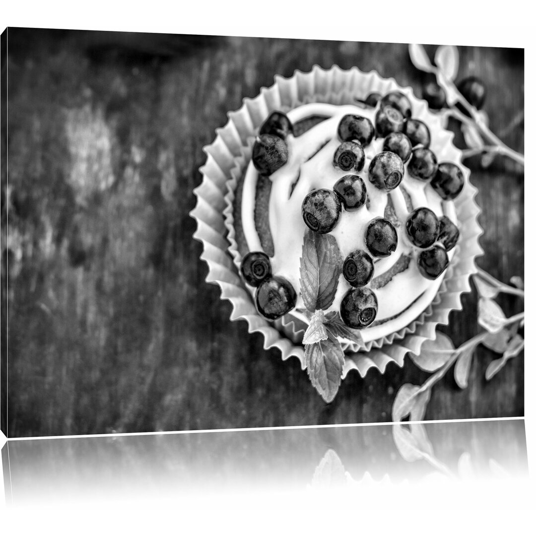 Leinwandbild Heidelbeercupcake in Monochrom