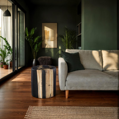 Tabouret en bois coulé et pétrifié