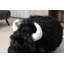 Repose-pieds avec rangement Harry The Buffalo Cow - Repose-pieds noir en fausse fourrure avec rangement caché