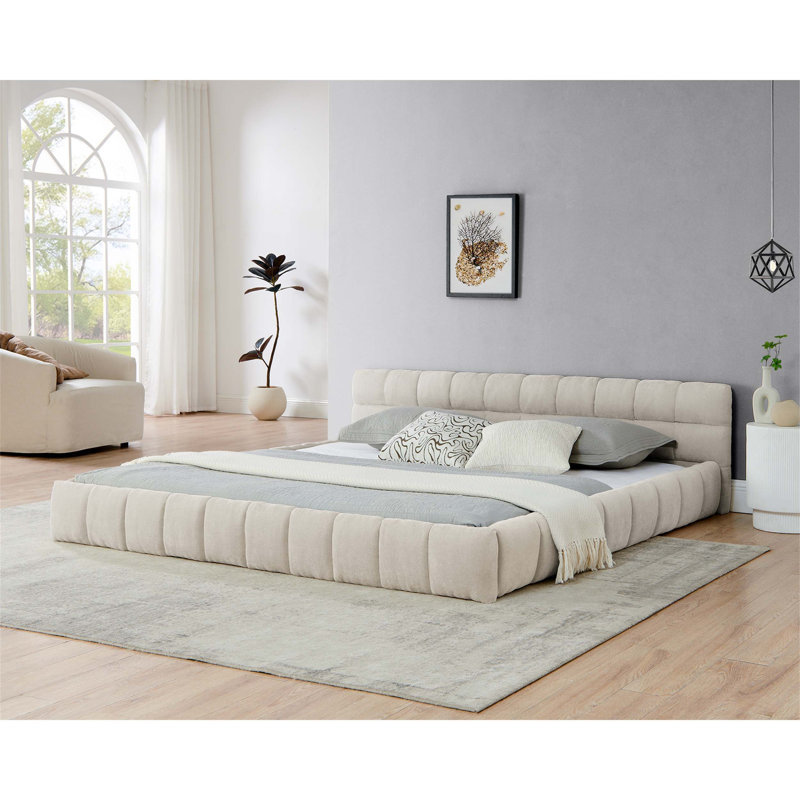 Structure de lit plateforme rembourrée avec tête de lit intégrée pour un confort supérieur, un soutien et une esthétique de chambre à coucher moderne.