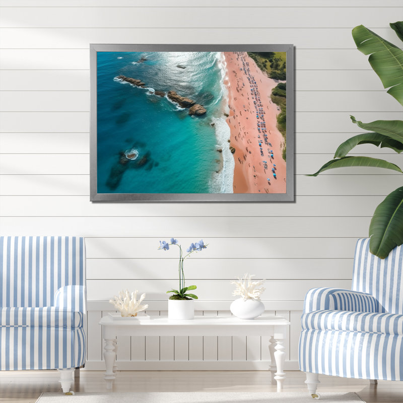 Vue aérienne de la plage bleue et rose - art mural plage et océan, Cadre flottant doré, H 24 po x l 32 po x P 1 po