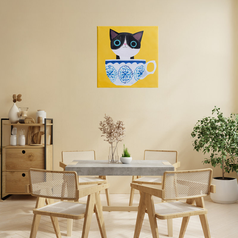 Tasse à thé chaton sur toile jaune, design par Angie Rozelaar, H 17 po x l 17 po