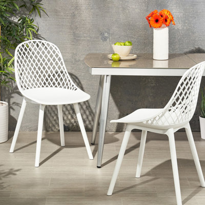 Sièges d'extérieur blancs en polypropylène - stable, avec fauteuil à motif de losanges