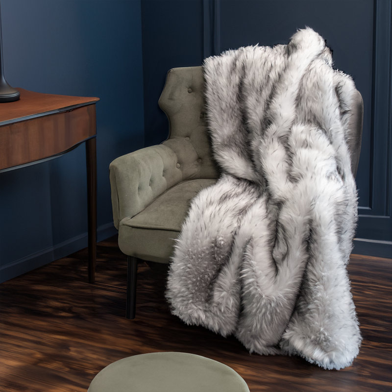 Jeté en fausse fourrure gris clair Thomas Collection®, L 60 po x L 72 po