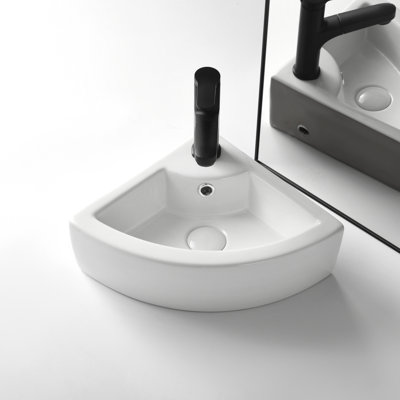 Ensemble de lavabo triangulaire moderne en céramique de 17,75 po x 12,62 po x 4,75 po: livré avec un joli porte-savon et un drain - un incontournable pour améliorer votre salle de bain