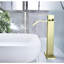 Robinet de lavabo de salle de bain à poignée simple en or brossé, bec cascade, fabrication en acier inoxydable, contrôle facile de l'eau, robinet décoratif, poignée, acier, caractéristique élégante-122521150