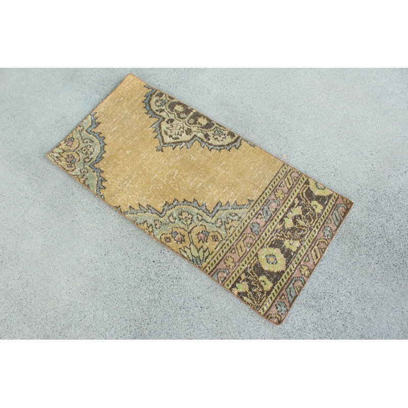 Petit tapis de porte turc en laine rose antique rétro idéal pour le vestibule dans des tons neutres
