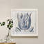 Indigo floral sur lin VI - reproduction encadrée de qualité supérieure - prêt à être accroché - impression encadrée sur papier-1607622983-1607622978-1607652894