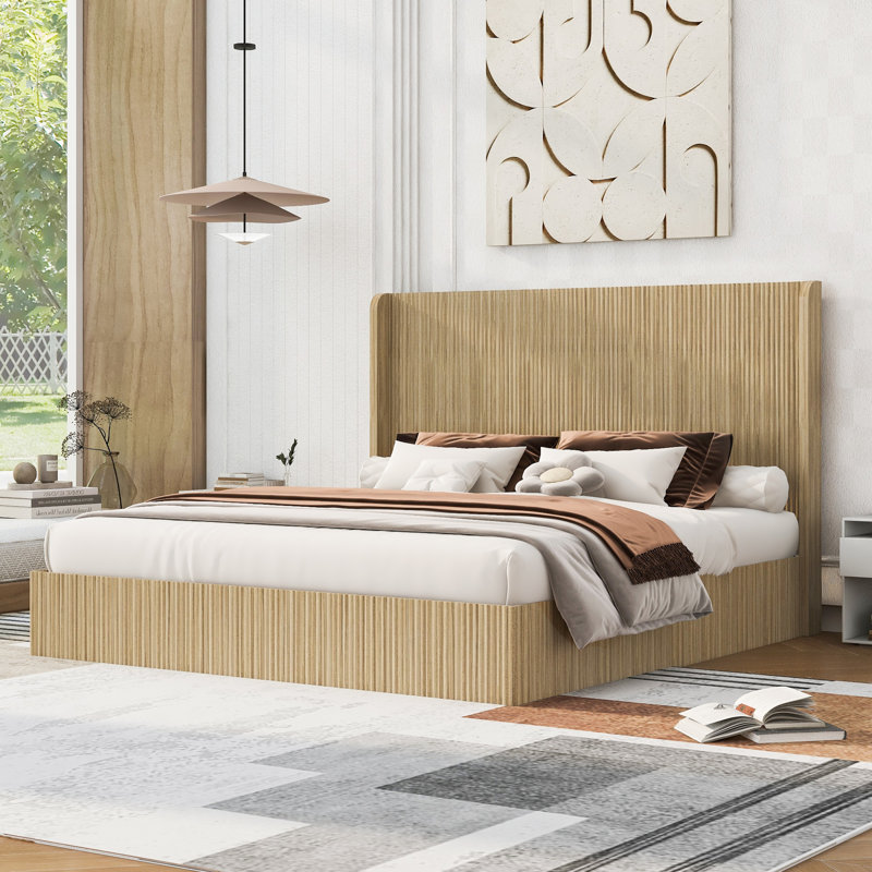 Structure de lit très grand Mid-Century en bois cannelé, tête de lit haute à oreilles, lit plateforme à profil bas, pas de sommier tapissier nécessaire, assemblage facile pour la chambre à coucher et la chambre d'amis