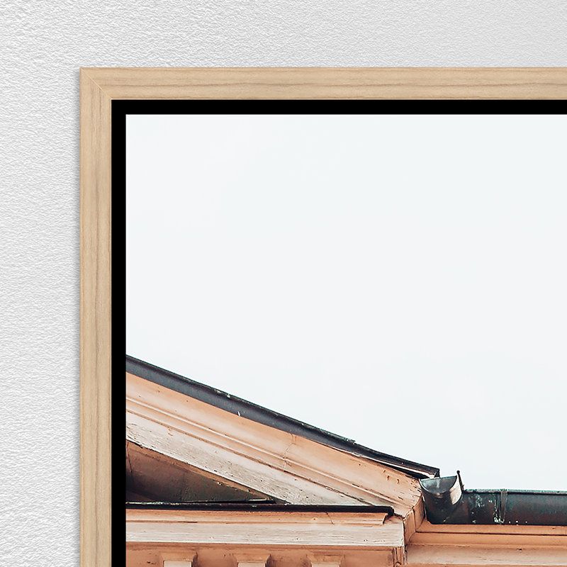 Façade encadrée par Alicia Bock, photographie, Encadrement brun foncé
