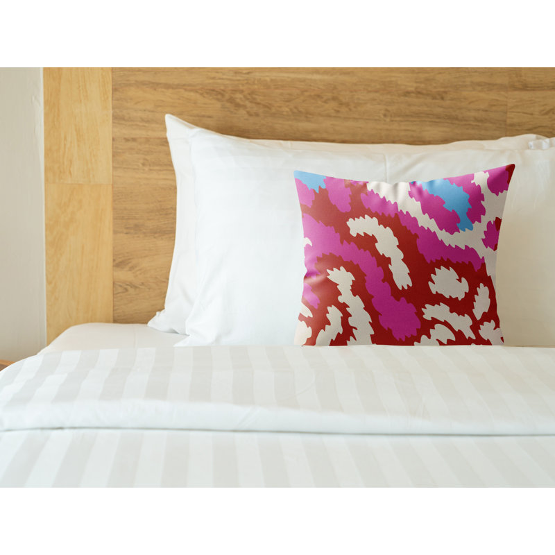 Coussin intérieur en faux suède Misio, 16 po x 16 po, Éclat de framboise