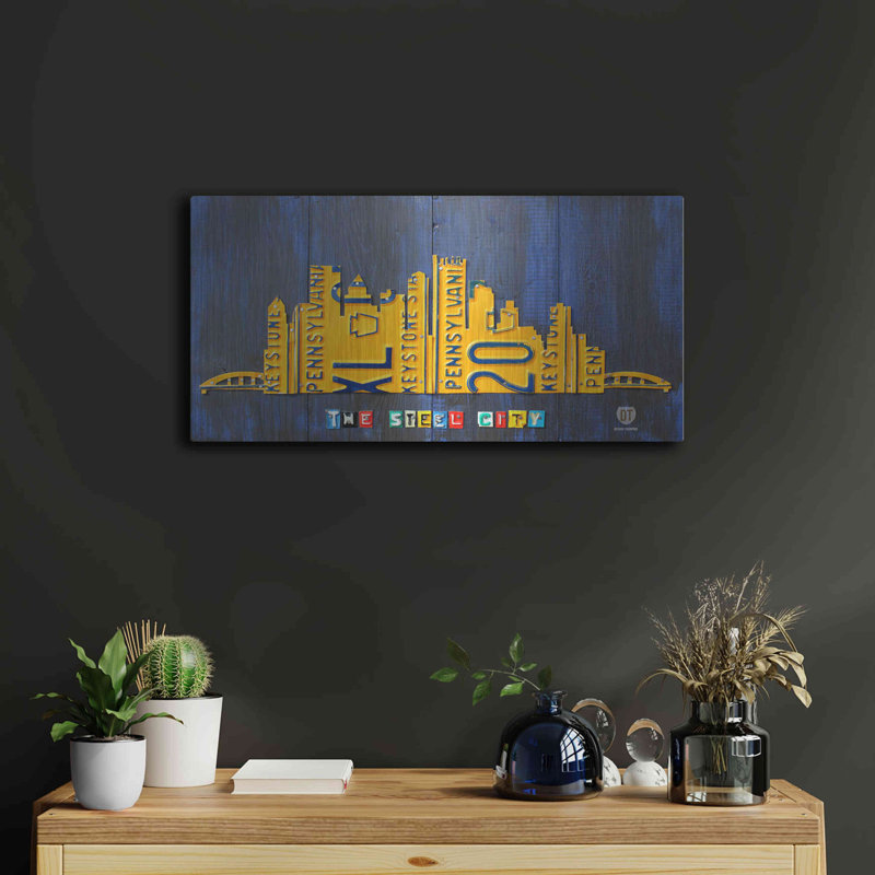 «Pittsburgh Skyline Licence Art» par Design Turnpike, H 12 po x l 24 po