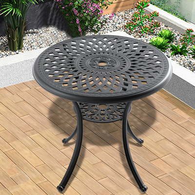 Table de salle à manger en fonte d'aluminium de 30,2 po, cadre rouille noir, sièges spacieux, table de divertissement extérieure de 30,2 po avec cadre et trou pour parasol contre la corrosion, confortable et peu encombrante