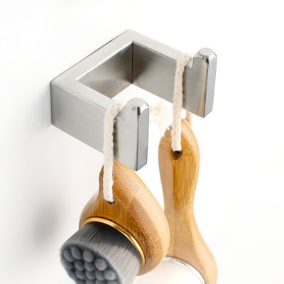 Ensemble de 4 décorations de salle de bain en acier inoxydable au fini nickel brossé. Résistant aux égratignures. Pour différents endroits. Facile à installer, conserve une nouvelle apparence. Plusieurs processus d'installation simples
