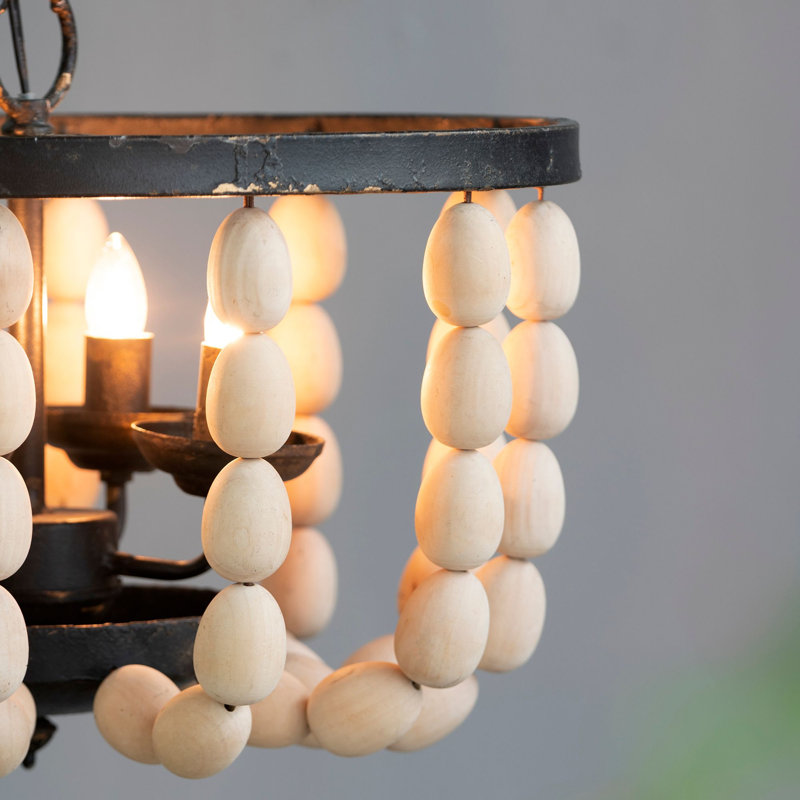 Lustre en bois à quatre lumières