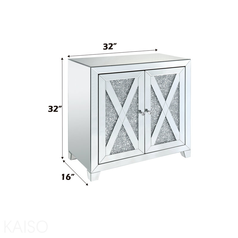 Console miroir et faux diamants pour décoration de salon glamour