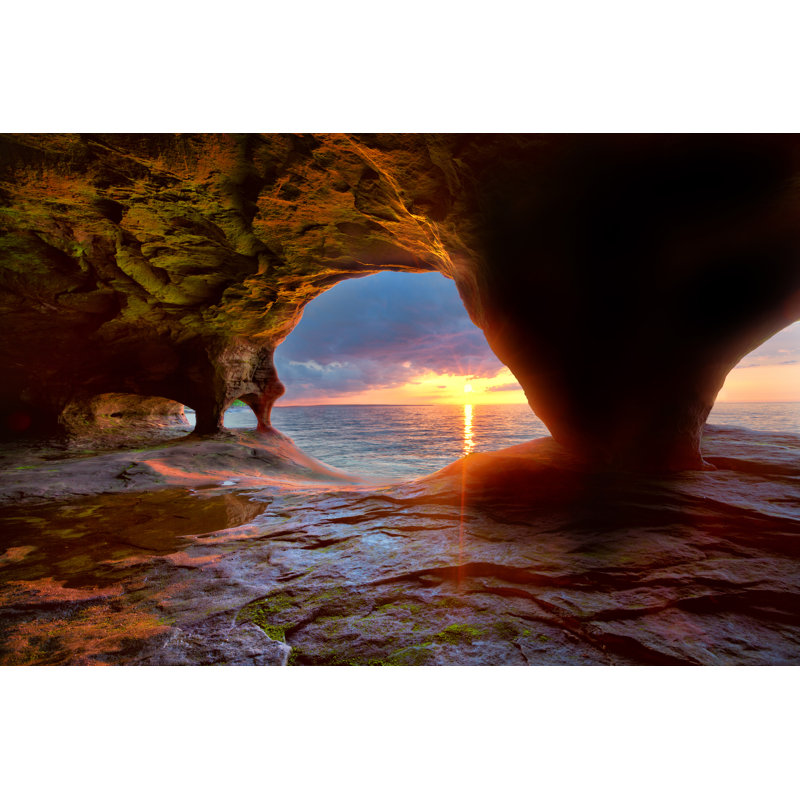 «Caves on Lake Superior» par Csterken - Photographie sur toile tendue, H 24 po x l 36 po