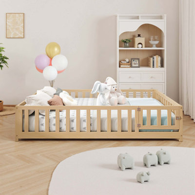 Lit plateforme pleine grandeur avec clôture et porte, cadre de lit Montessori avec lattes de soutien, lit de plancher en bois