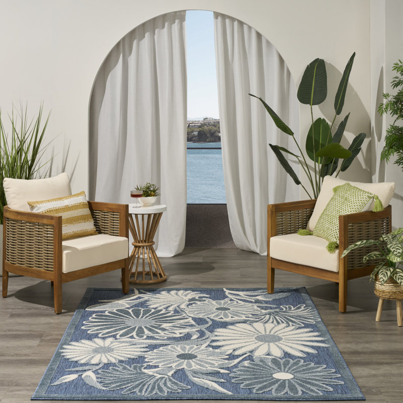 Tapis intérieur / extérieur floral Shila, Rectangle 5 pi 3 po x 7 pi 5 po