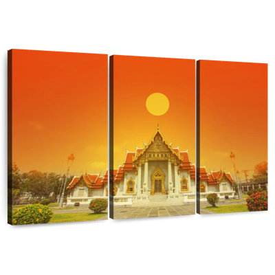 Soleil sur le temple de marbre