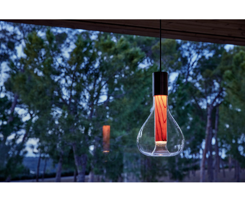 Luminaire suspendu Eris par Mayice Studio, Cerisier naturel, Noir mat