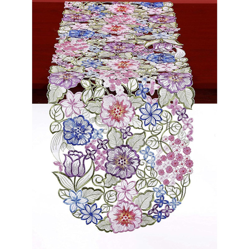 Chemin de table Cutwork