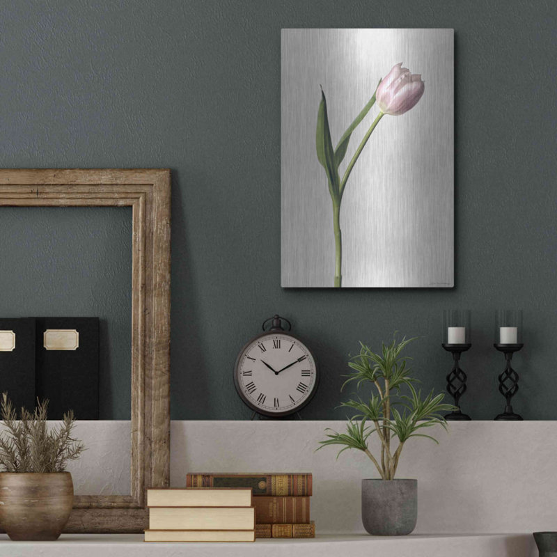 «Light Tulips II» par Debra Van Swearingen, H 16 po x l 12 po