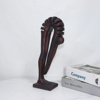 Sculpture moderne et artistique pliée par un humain - Ornement de décoration intérieure contemporaine