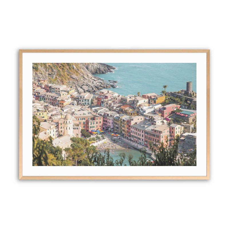 «Coastal Town Views», impression roulée, Érable brut encadré, H 13 po x l 17 po x P 1,25 po